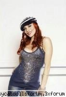 2: carmit she is so poze cu ea