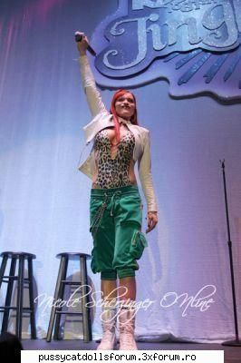 ... she's ma` idol poze cu ea